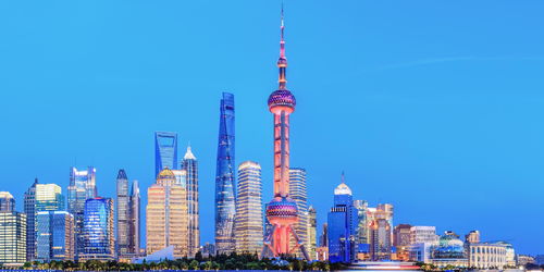 房地產(chǎn)新政首日,上海七盤齊開 21萬(wàn) 平的翠湖六期 中海領(lǐng)邸雙雙 日光